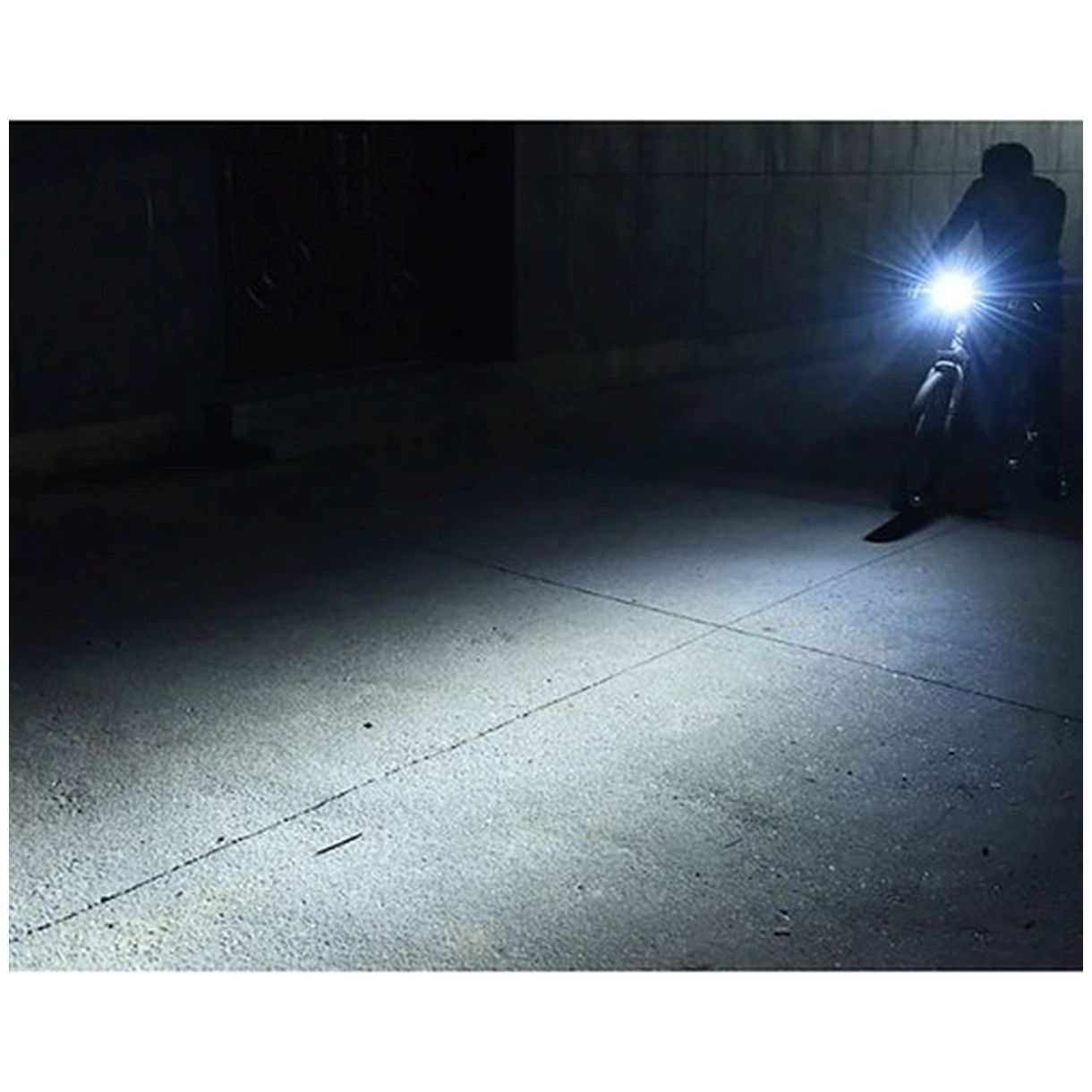 Lampka Rowerowa LED z Licznikiem 23680 - Bezpieczeństwo i Komfort na Rowerze-3 Lampka Rowerowa LED z Licznikiem 23680 - Bezpieczeństwo i Komfort na Rowerze-3